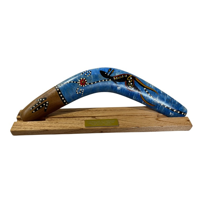 Boxed 14 Inch Detailed Animal Boomerang with Stand 10 Boxed 14 Inch Detailed Animal Boomerang with Stand - Image 8